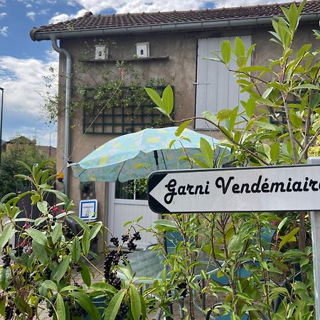 Le Garni Vendemiaire Apartment Vesoul Exterior foto