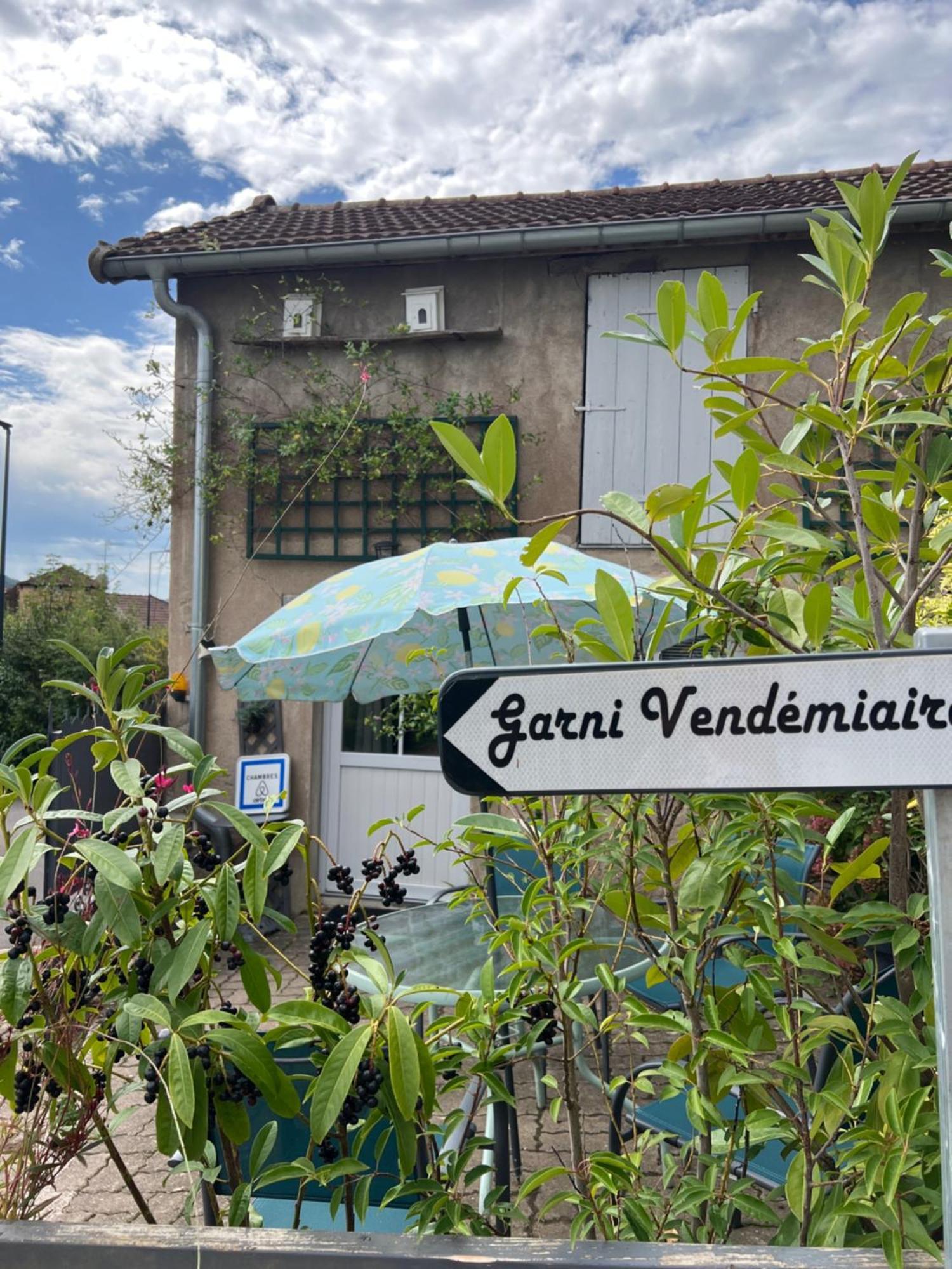 Le Garni Vendemiaire Apartment Vesoul Exterior foto